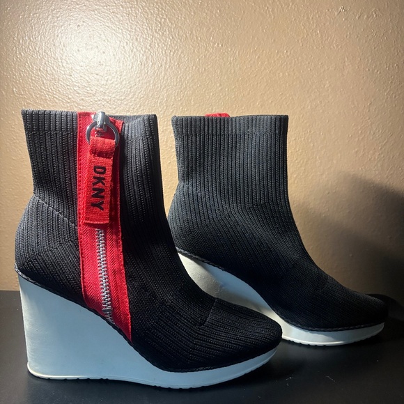 DKNY WEDGES - Picture 2 of 3